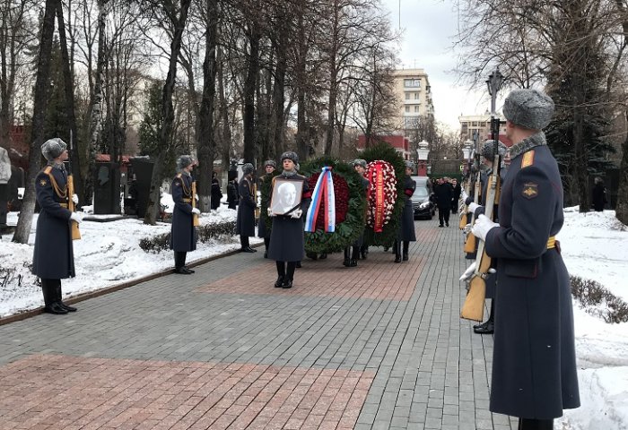 Могила этуша фото на новодевичьем кладбище фото