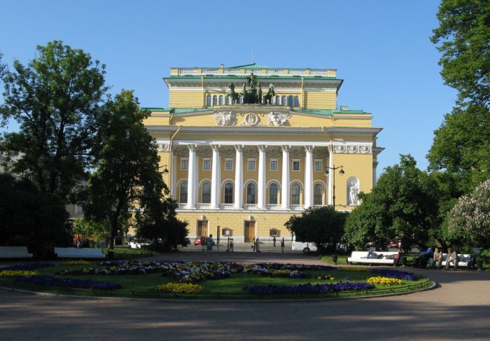 Александринский театр фото снаружи